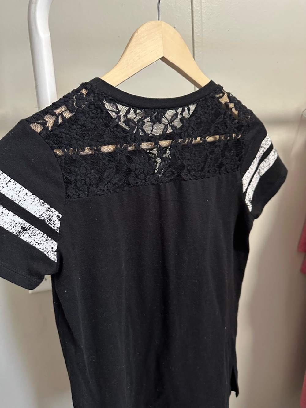 Black and White Shortsleeve Shirt with Lace Details size XS - Picture 5 of 5